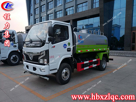 游走在城市的大街小巷，帶著音樂的灑水車-程力東風D9灑水車