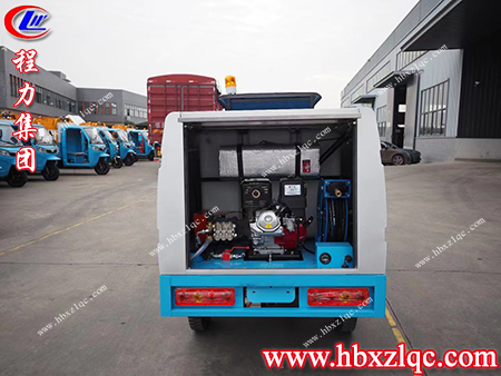 伸縮靈活，可360°旋轉(zhuǎn)，程力牌三輪高壓清洗車(chē)實(shí)現(xiàn)無(wú)死角清洗作業(yè)